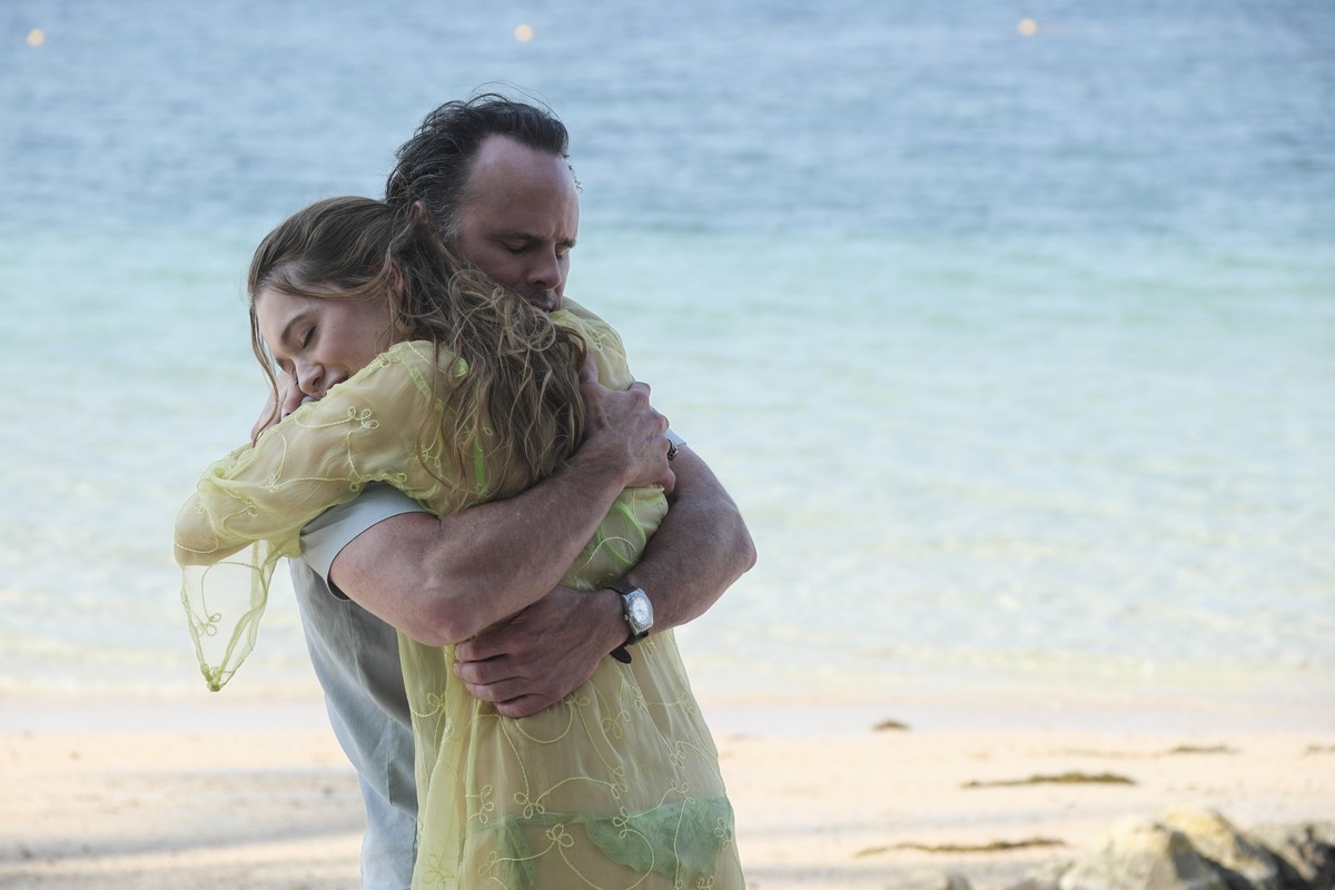 Walton Goggins (Rick) e Aimee Lou Wood (Chelsea): 'The White Lotus 3 — Foto: HBO. Aimee Lou Wood e Walton Goggins assistem à festa posterior ao estreia mundial de 'The White Lotus', em 10 de fevereiro de 2025, em Los Angeles (Califórnia). (Foto: Jeff Kravitz (FilmMagic for HBO))