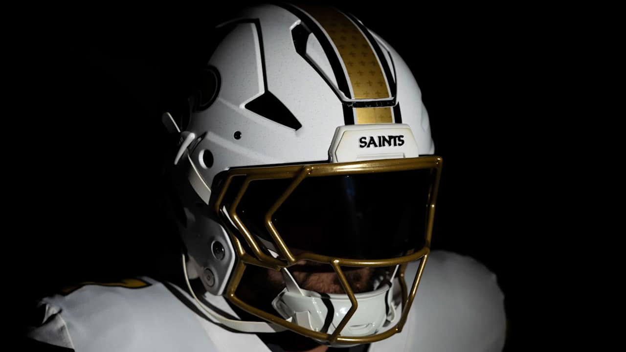 Saints apresentam novo capacete alternativo branco para a temporada de 2025
