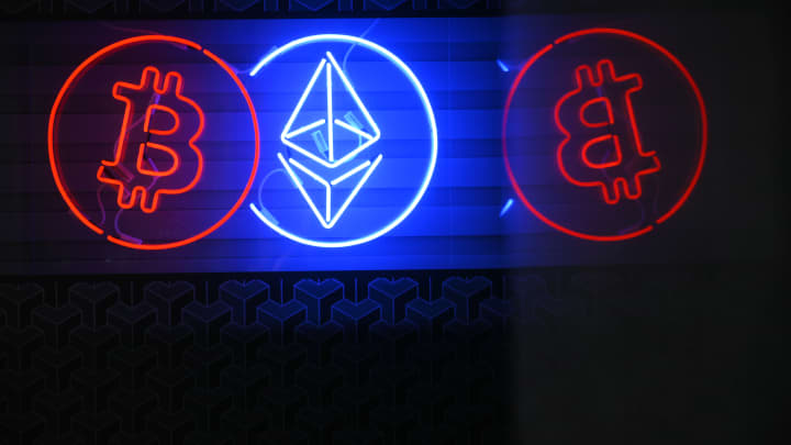 Bitcoin ultrapassa R$ 120 mil e ether alcança máximas de 2021 ao romper R$ 4 mil