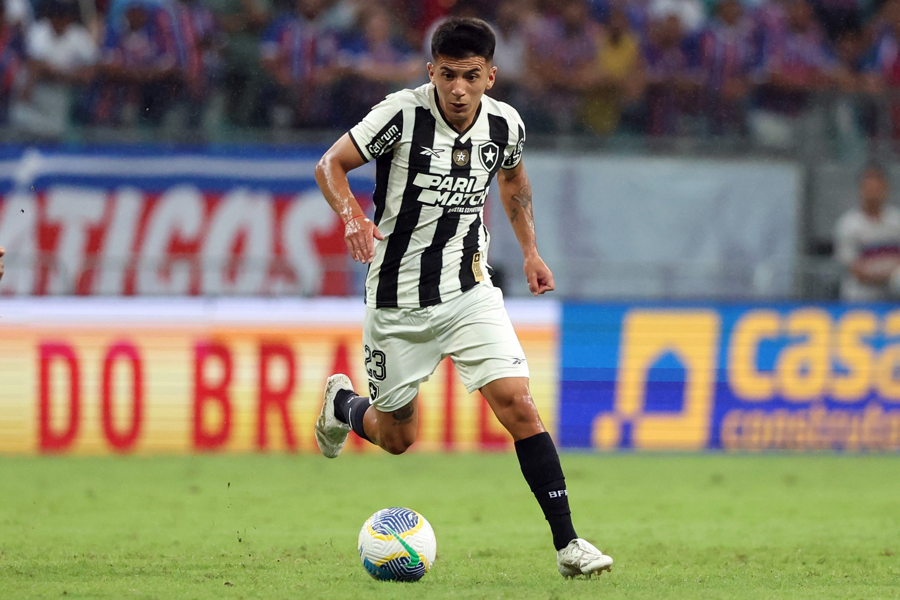 Botafogo pode lucrar com venda de Almada ao Atlético de Madrid por R$ 258 milhões