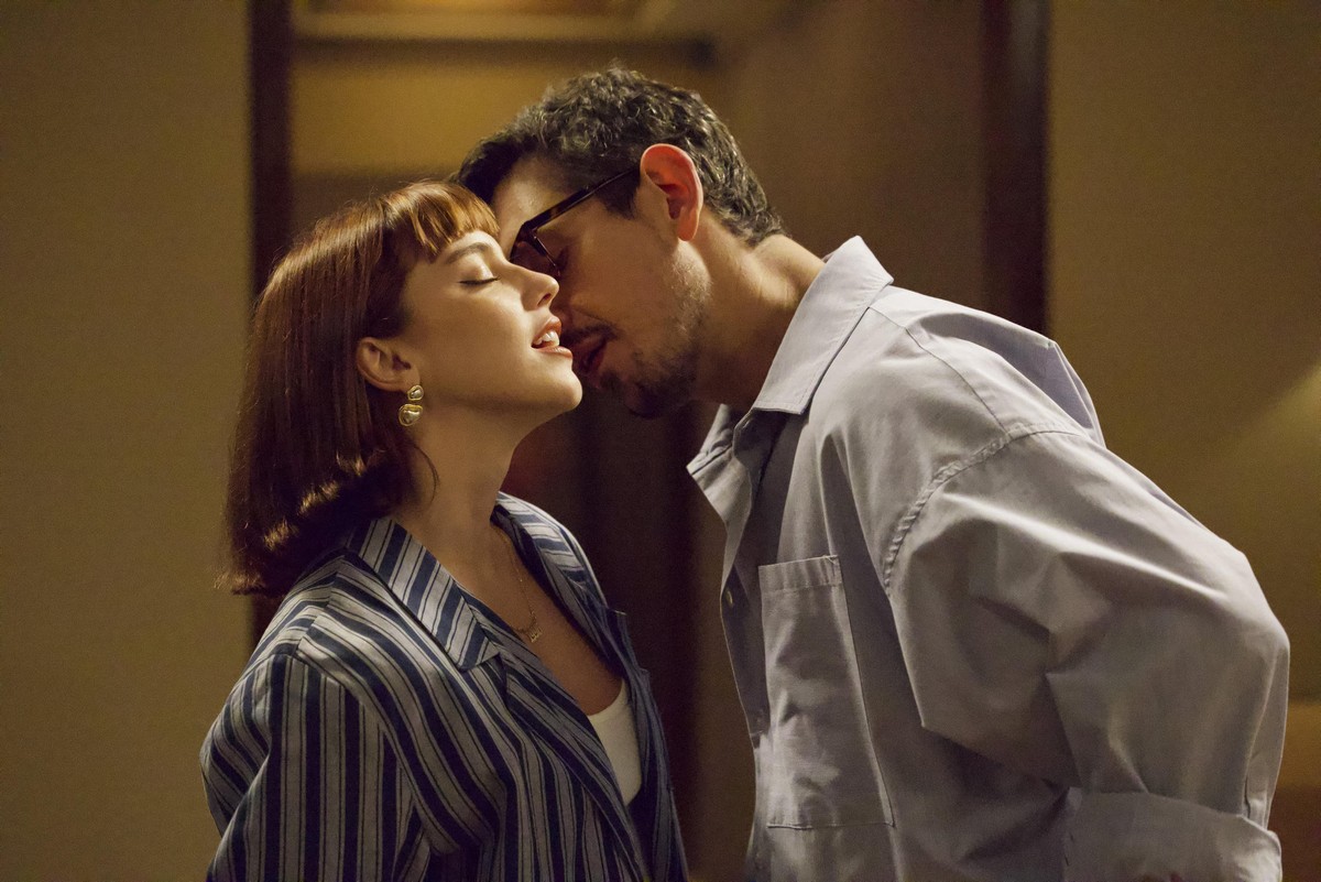 Afonso interfere no romance de Solange e Renato em nova reviravolta