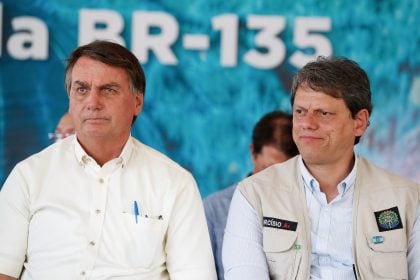 Tarcísio pede autorização para visitar Bolsonaro em prisão domiciliar por razões humanitárias