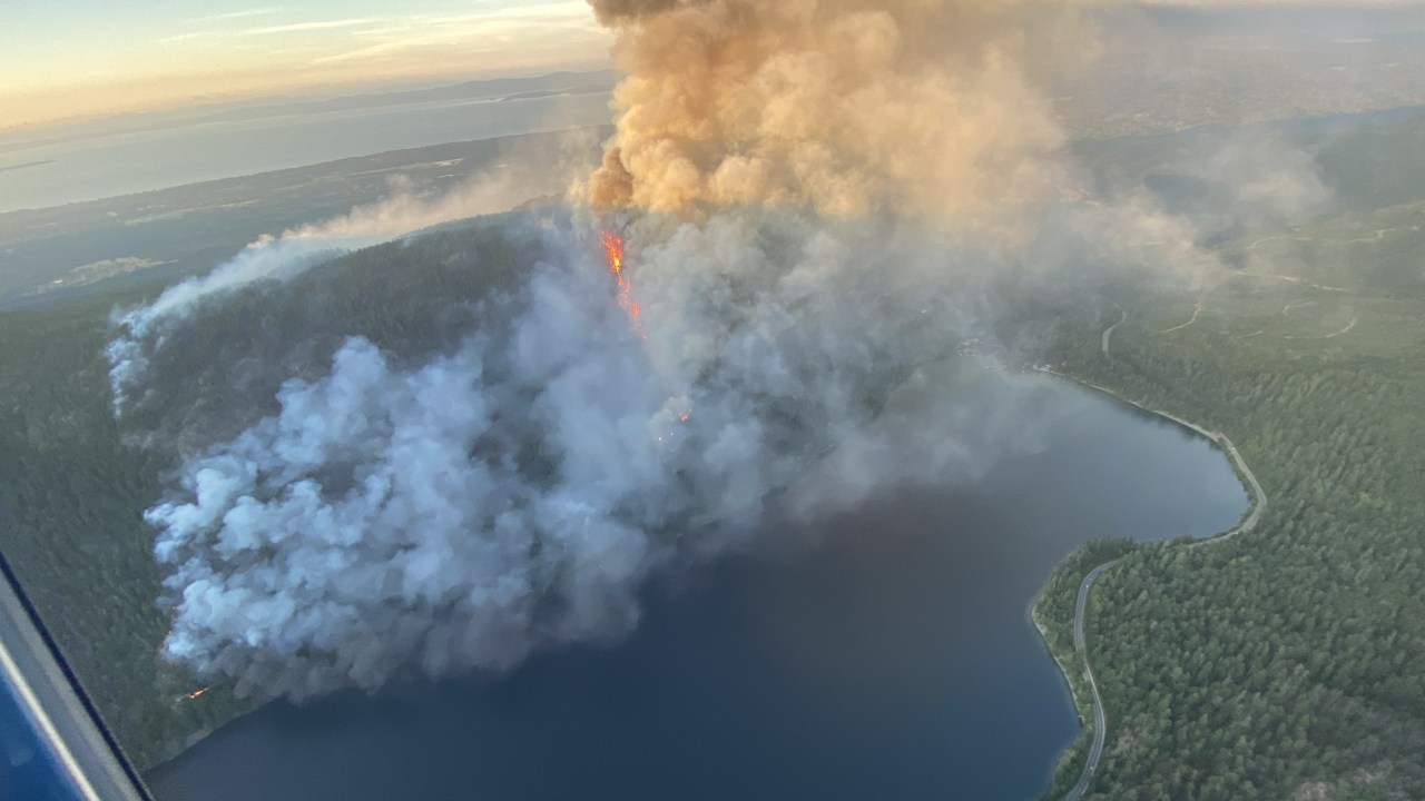 Fumaça de incêndios florestais nos EUA e Canadá afeta milhões de pessoas