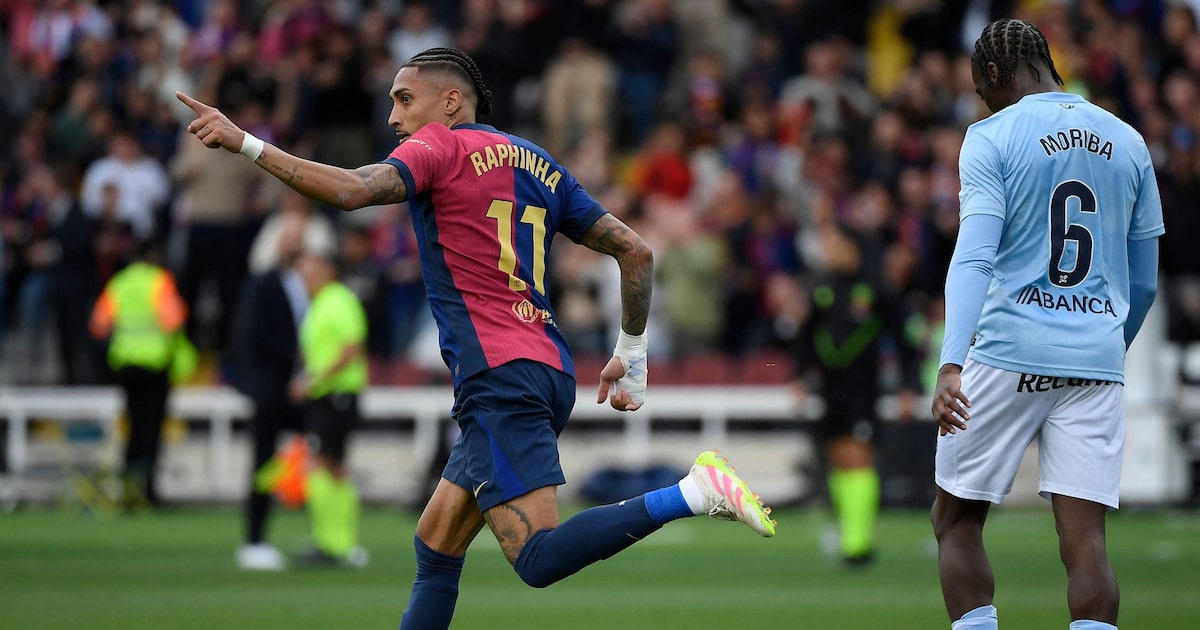 Raphinha comemora gol marcado pelo Barcelona sobre o Celta de Vigo. (Foto: Josep Lago/AFP)