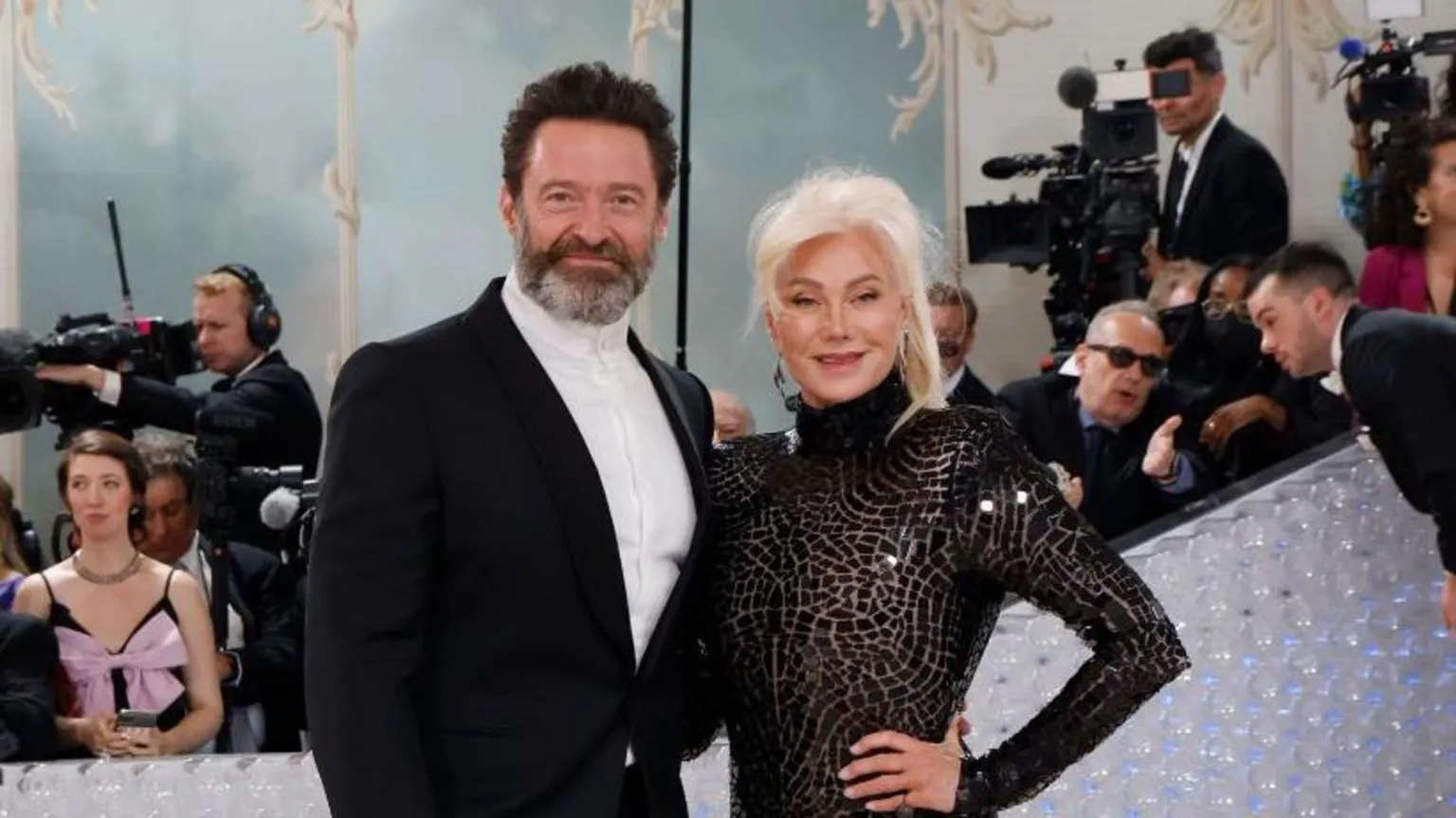Deborra-Lee Furness fala sobre 'traição' e dor após divórcio de Hugh Jackman
