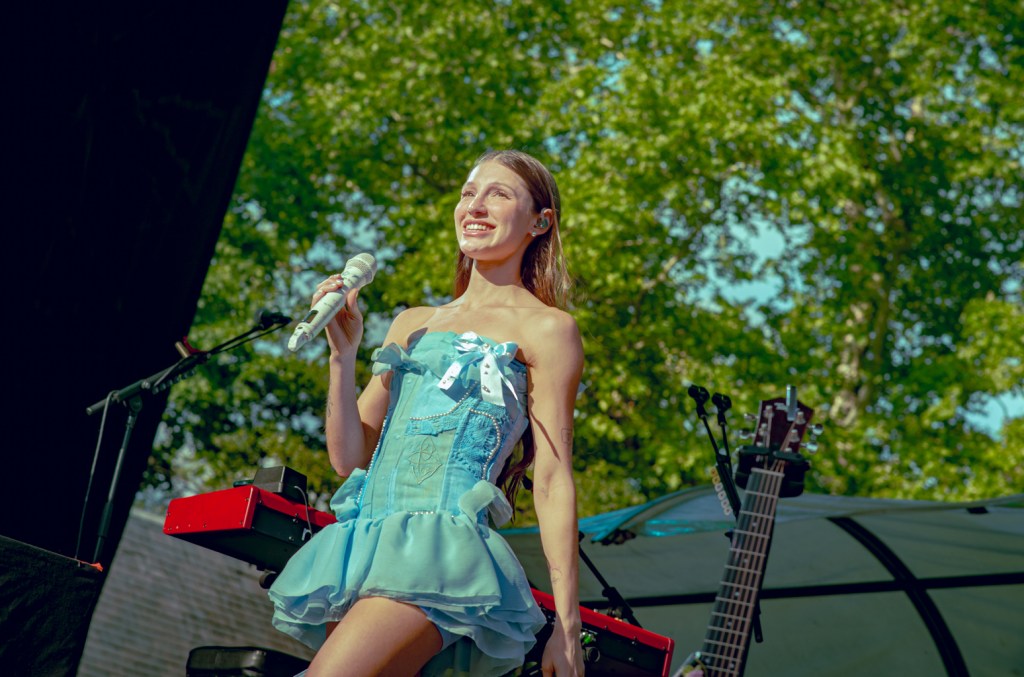 Yami Safdie e Morat agitam o Central Park no LAMC 2025 com grandes performances
