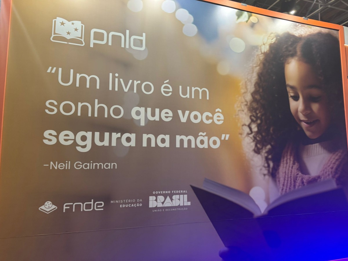 Frase de autor acusado de abuso sexual é destaque em mural na Bienal