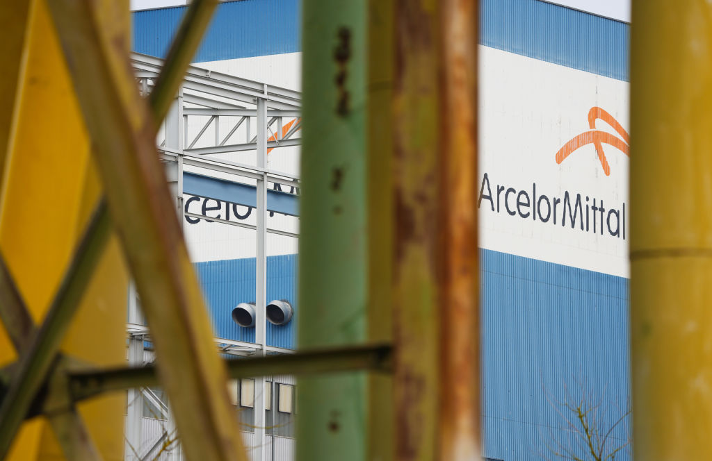 Equipamento na siderúrgica ArcelorMittal em Eisenhüttenstadt, Brandenburg, em 8 de fevereiro de 2022. Com um volume de produção de cerca de oito milhões de toneladas de aço bruto, a ArcelorMittal afirma ser um dos maiores fabricantes de aço da Alemanha e emprega cerca de 9 mil pessoas. O secretário de Estado do Partido Verde, Kellner, visitou a siderúrgica e conversou com representantes da empresa sobre o plano para a produção de aço neutro em CO2, entre outros assuntos. (Foto: Soeren Stache/dpa-Zentralbild/dpa)