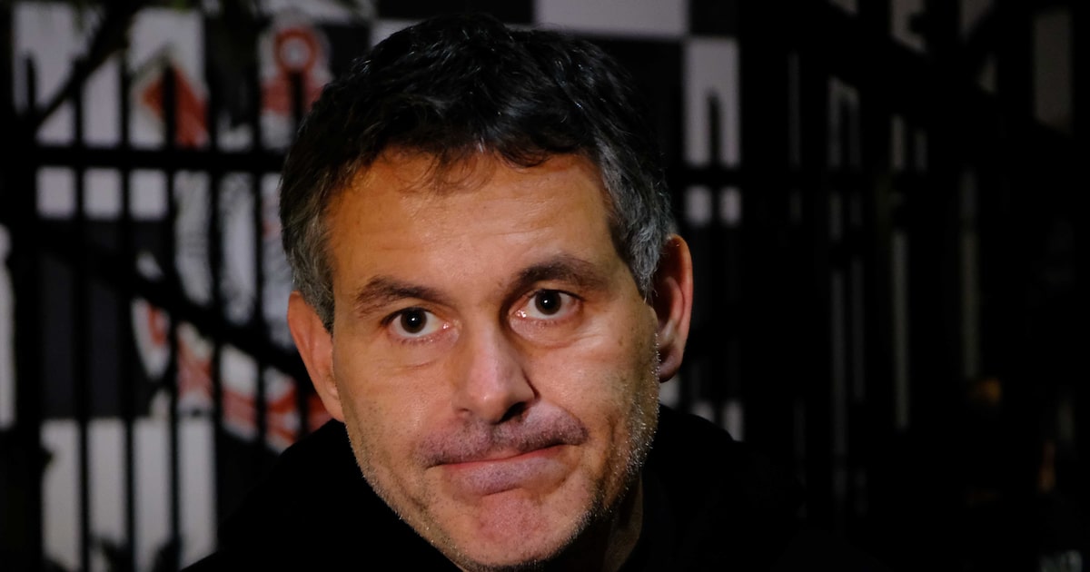 Corinthians enfrenta dificuldades financeiras e limita contratações para 2024