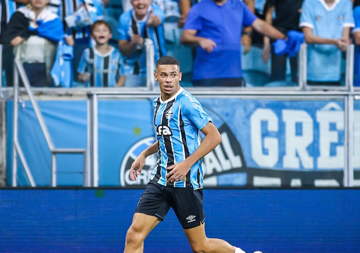 Grêmio pode negociar jovem por até R$ 390 milhões com o Southampton