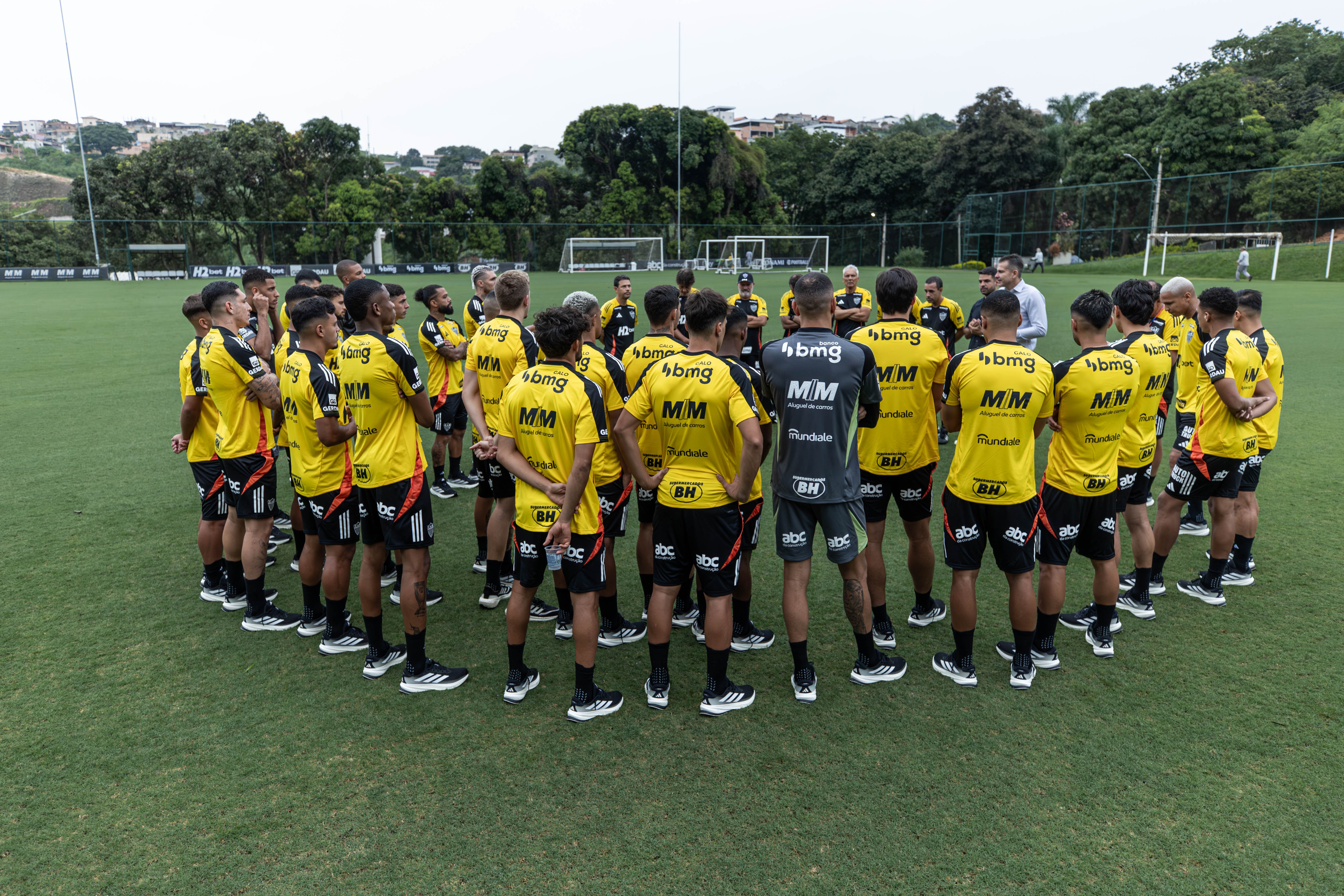Galo se reúne para discutir atrasos salariais após cobranças de jogadores