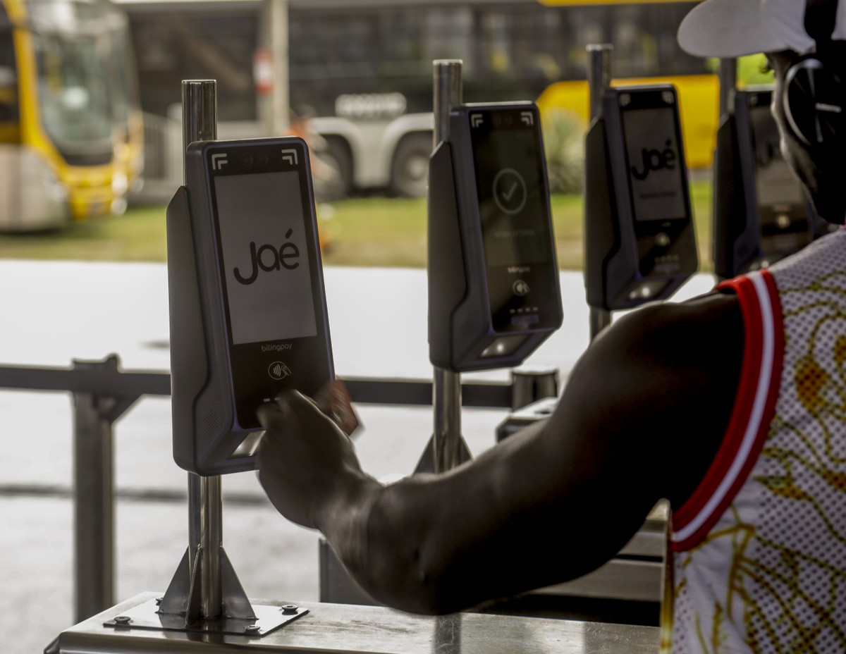 Justiça determina que identidade é suficiente para idosos embarcarem no transporte público