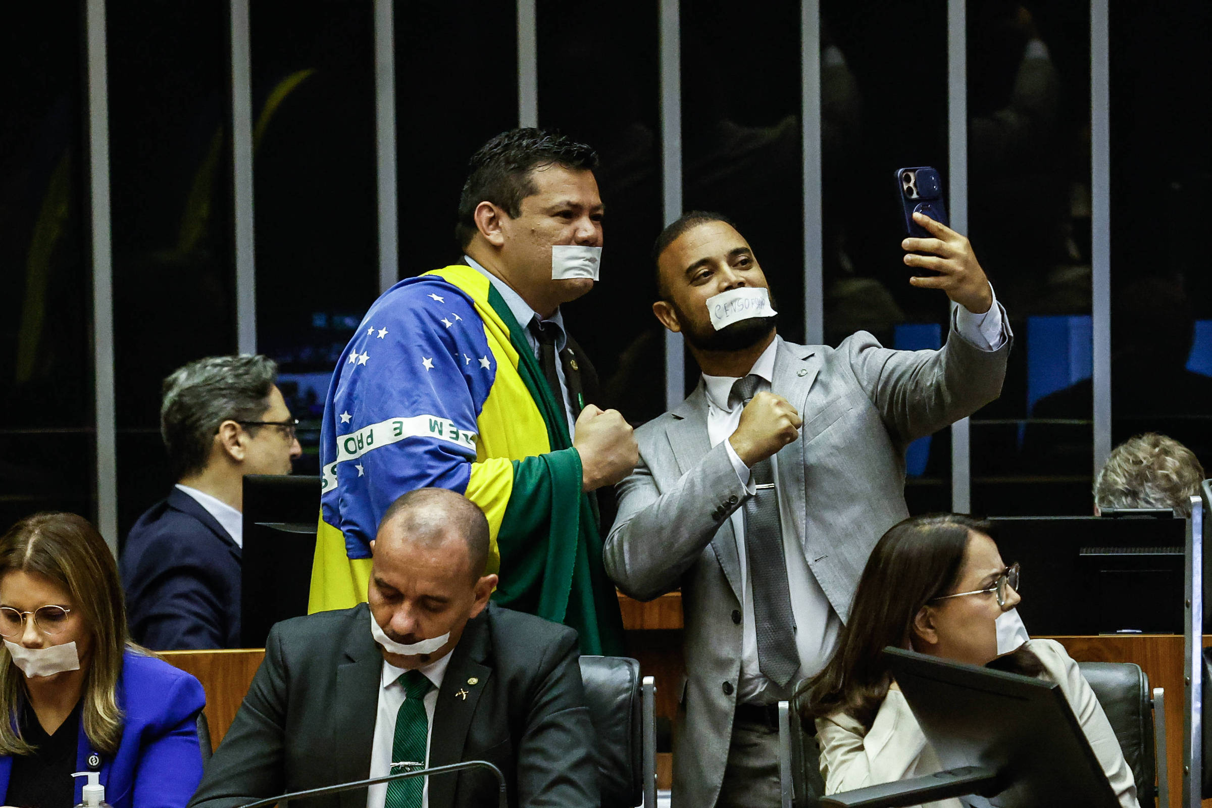 Decisão de Moraes pode impactar governo Lula e reverter apoio a Bolsonaro