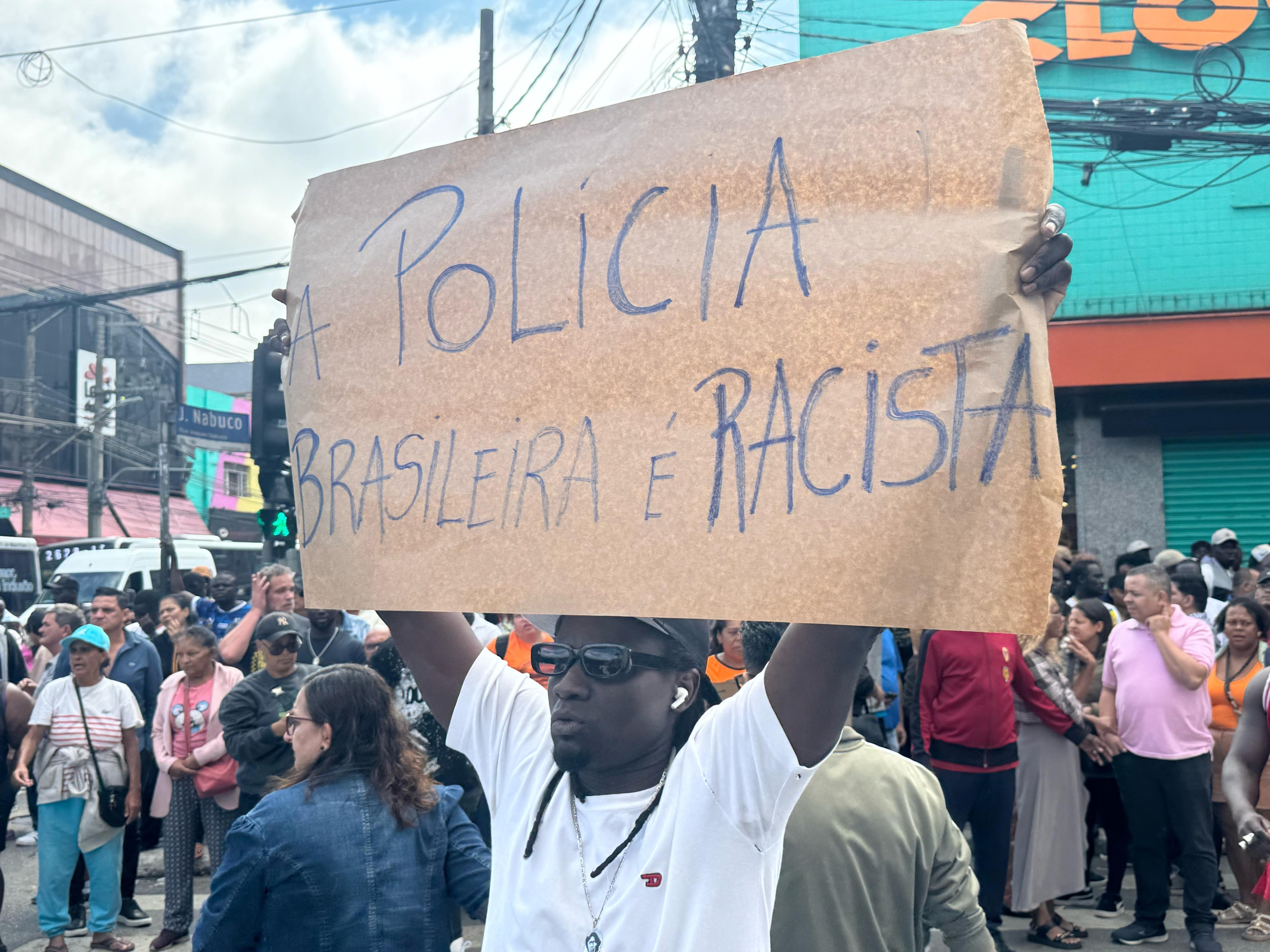 Foto de um grupo de pessoas em uma manifestação em apoio à igualdade de direitos. (Foto: Reprodução)