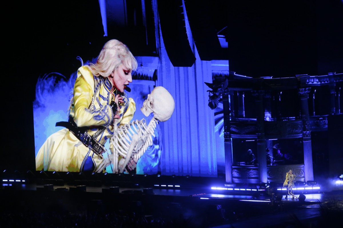 Dinheiro público é gasto em aviões e taxa de rolha no show da Lady Gaga