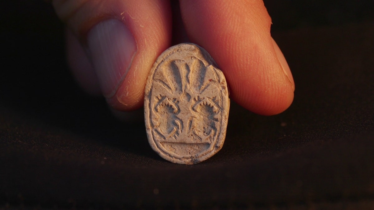 O amuleto encontrado na área ao redor de Beit Shemesh, uma cidade nos arredores de Jerusalém. (Foto: Autoridade de Antiguidades de Israel)