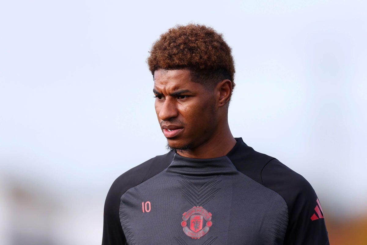 Rashford embarca para Barcelona após acerto de empréstimo com o Manchester United