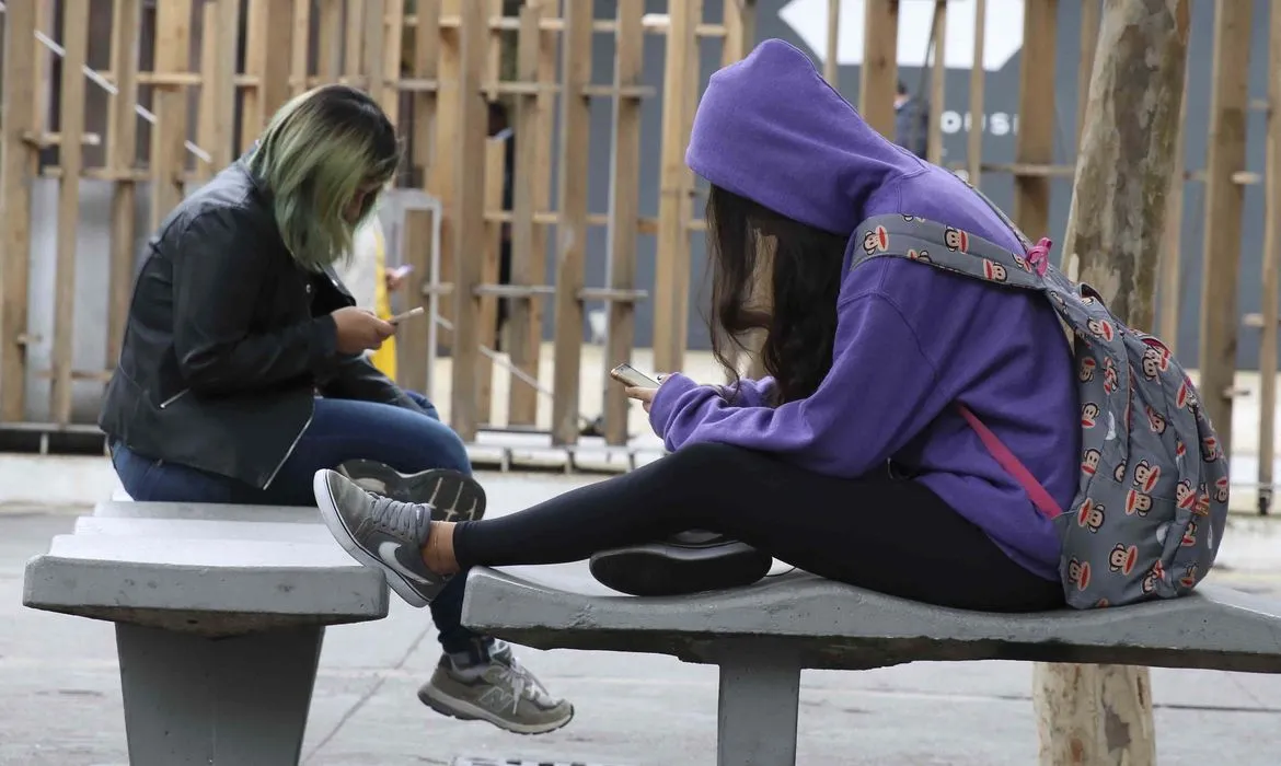 Jovens adotam estratégias inovadoras para enfrentar a crise de atenção atual