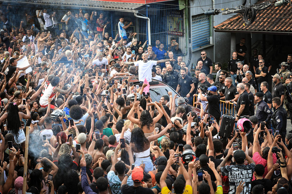 Justiça libera MC Poze para shows fora do Rio e devolve BMW apreendida