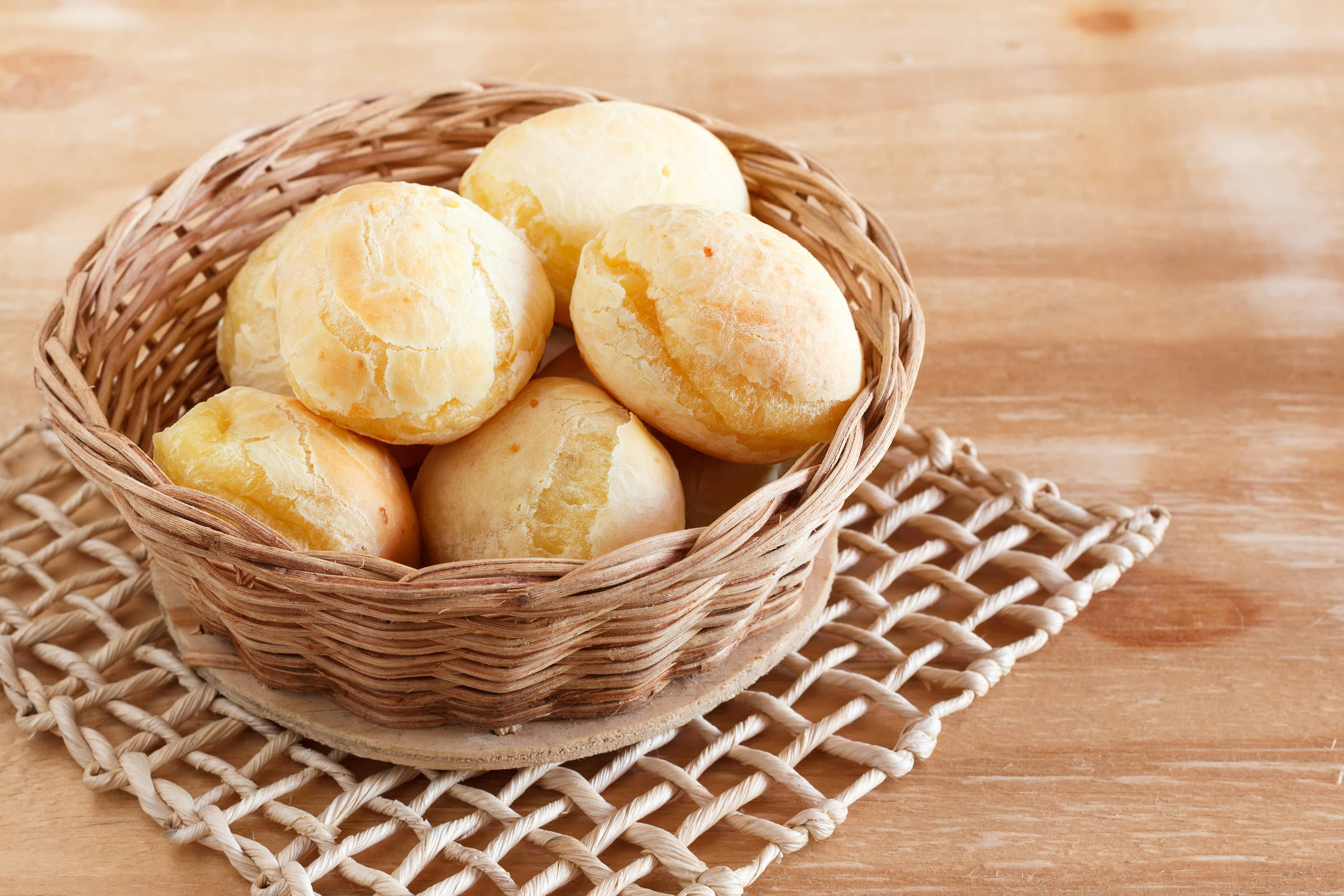 Polícia apura causa da morte de menina de 9 anos após comer bolo e pão de queijo