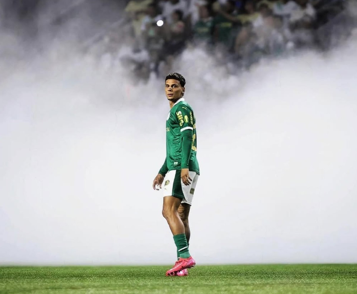 Benfica fecha contratação histórica de Richard Ríos por R$ 175 milhões