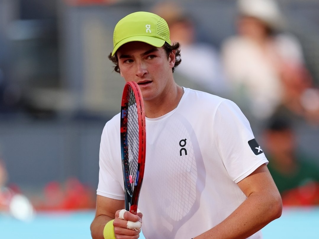 Guga orienta Fonseca e destaca 'trajetória eficaz' antes de Roland Garros