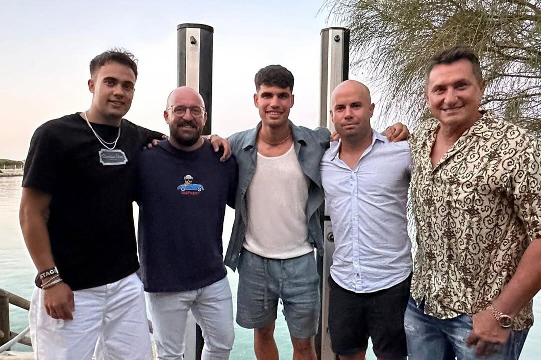 Alcaraz aproveita férias nas praias da Espanha antes de competição nos EUA
