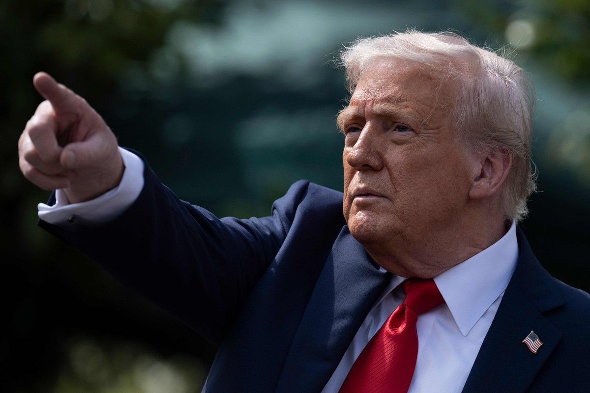 Donald Trump expressou otimismo após o primeiro dia de negociações com o objetivo de acalmar a guerra comercial que eclodiu quando adotou uma série de tarifas. (Foto: Brendan Smialowski / AFP)