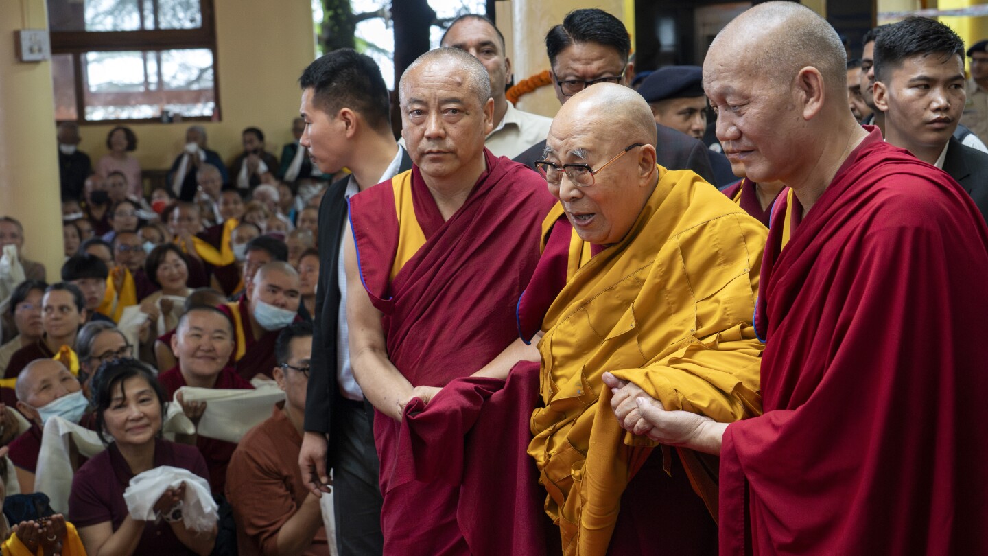 Dalai Lama completa 90 anos com celebrações e mensagens de paz e compaixão