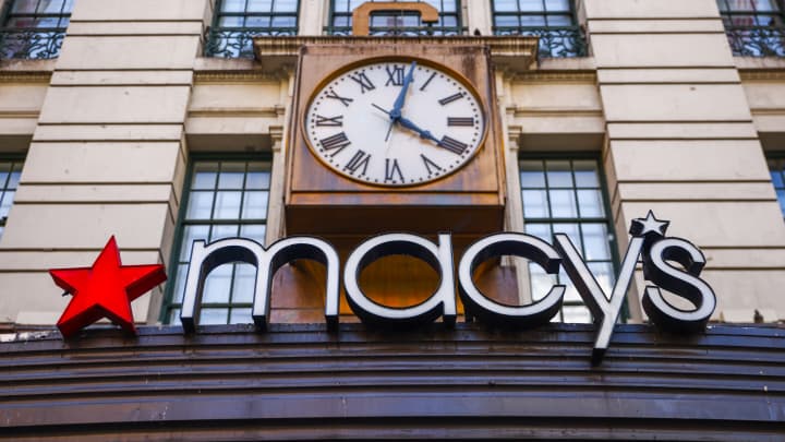 Macy's reduz previsão de lucro para 2025, mas mantém meta de vendas estável