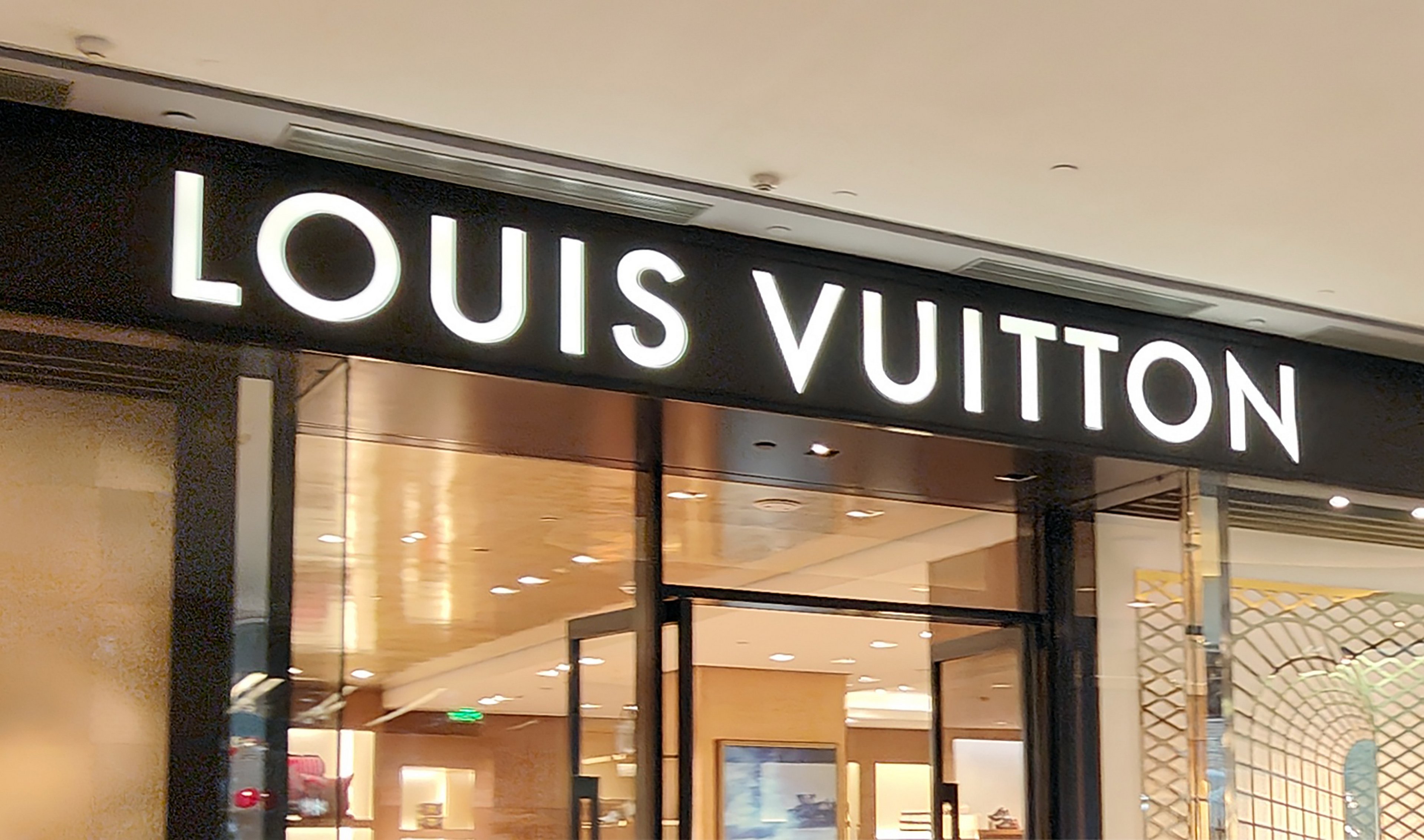 LVMH negocia com Trump para proteger suas marcas de luxo em meio a desafios comerciais
