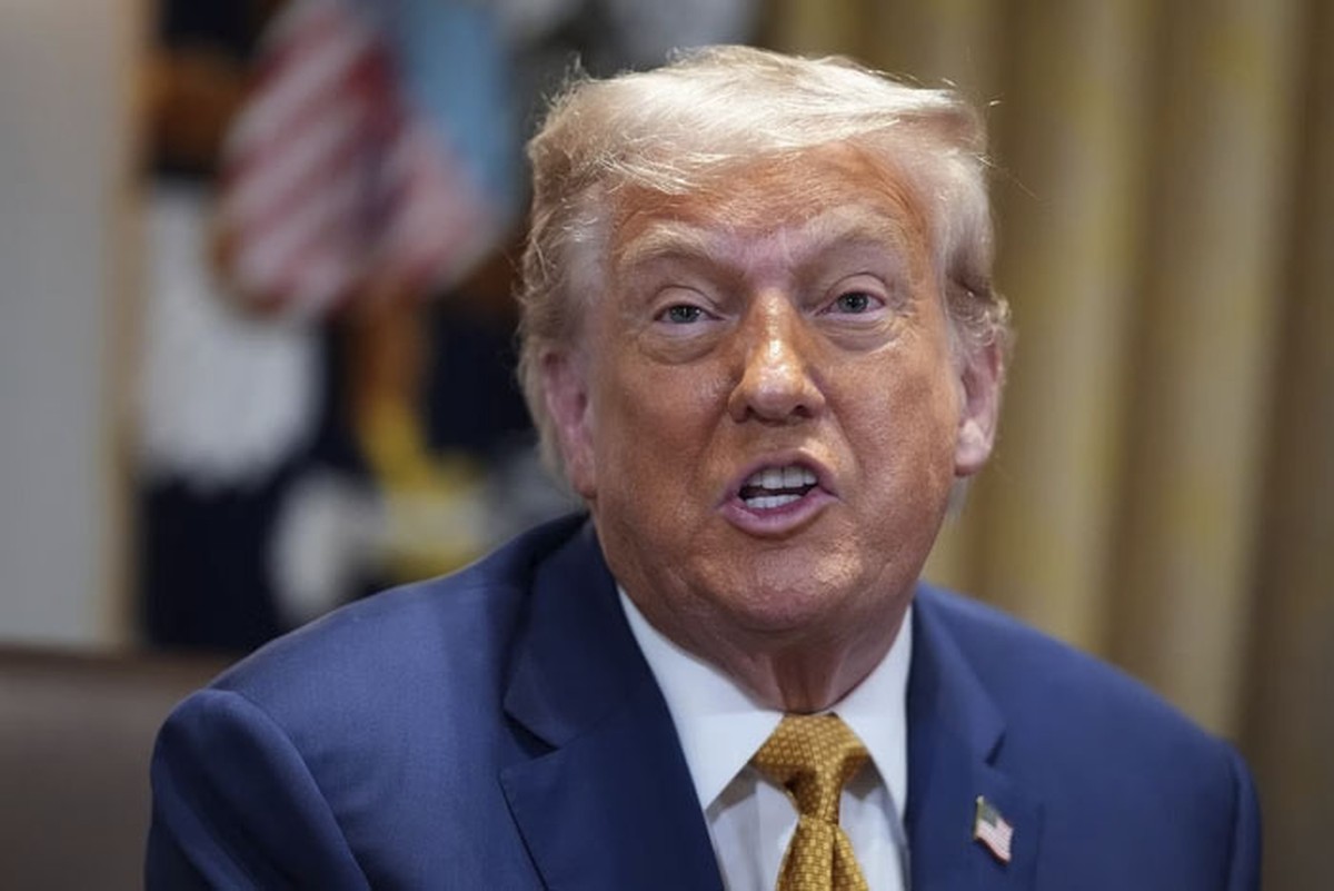 Trump visita campos de golfe na Escócia e se encontra com premier britânico amid protestos