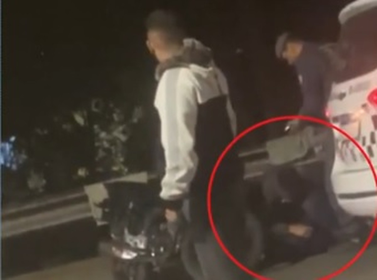 Policiais agredem motoboy durante abordagem em São Paulo e geram revolta