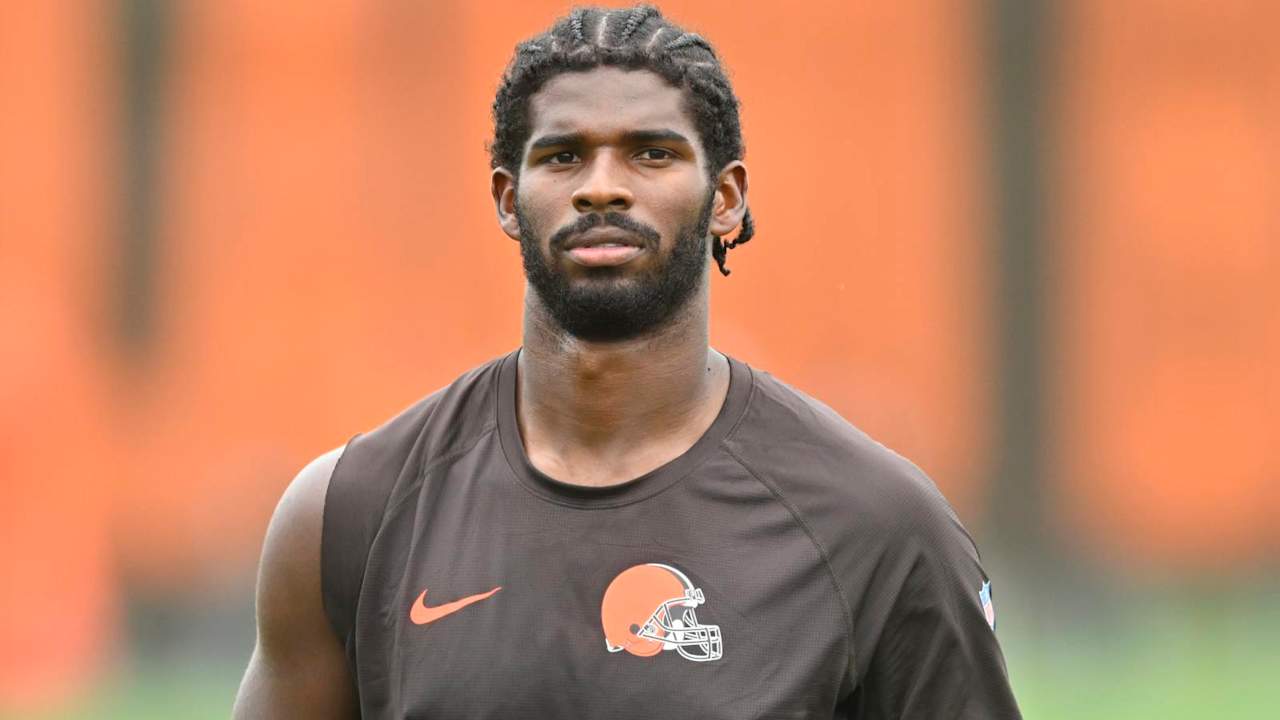 Shedeur Sanders se concentra na temporada de estreia enquanto pai enfrenta câncer