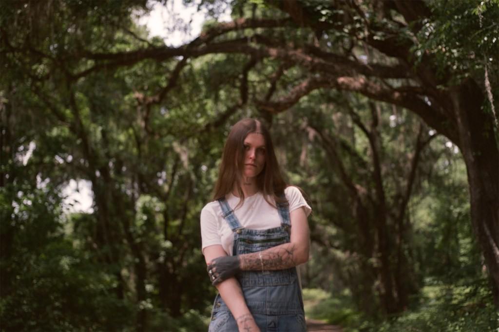 Novas músicas de Ethel Cain, Lucy Dacus e Sasha Keable agitam a cena queer