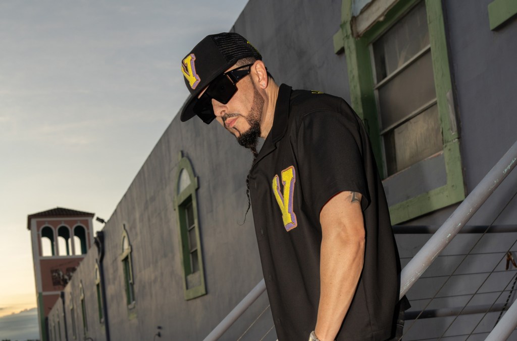 Yandel lança novo álbum "Sinfónico" e mais músicas novas de artistas como Estevie e Eladio Carrión. Vote em qual você acha melhor. (Foto: Reprodução)