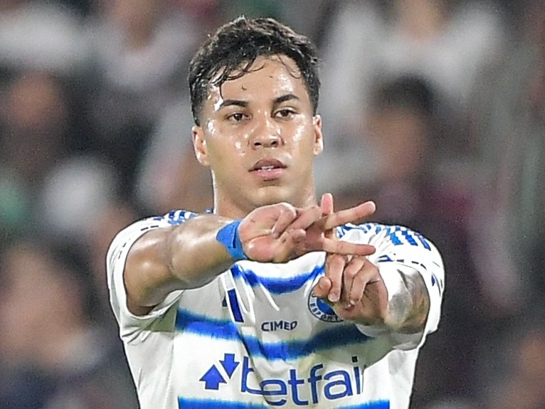 Cruzeiro vence Fluminense e assume a liderança do Campeonato Brasileiro
