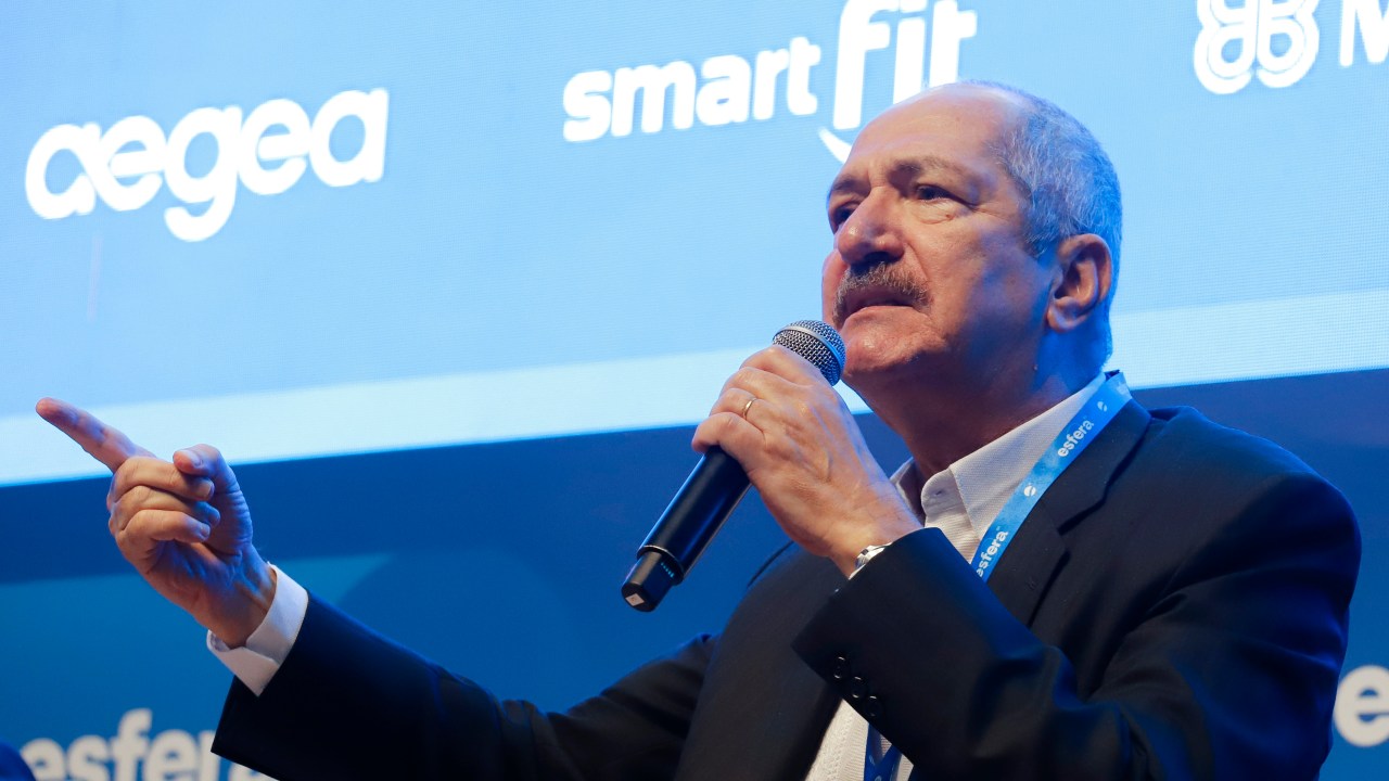 Moraes ameaça prender Aldo Rebelo por desacato durante depoimento no STF