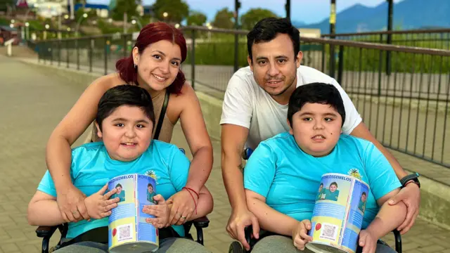 Os gêmeos Vicente e Lucas foram diagnosticados com distrofia muscular de Duchenne (Foto: Cortesia / Marcos Reyes)