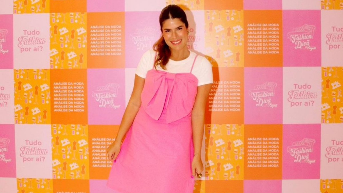 Cearense lança programa de moda com divã pink e conquista atenção internacional