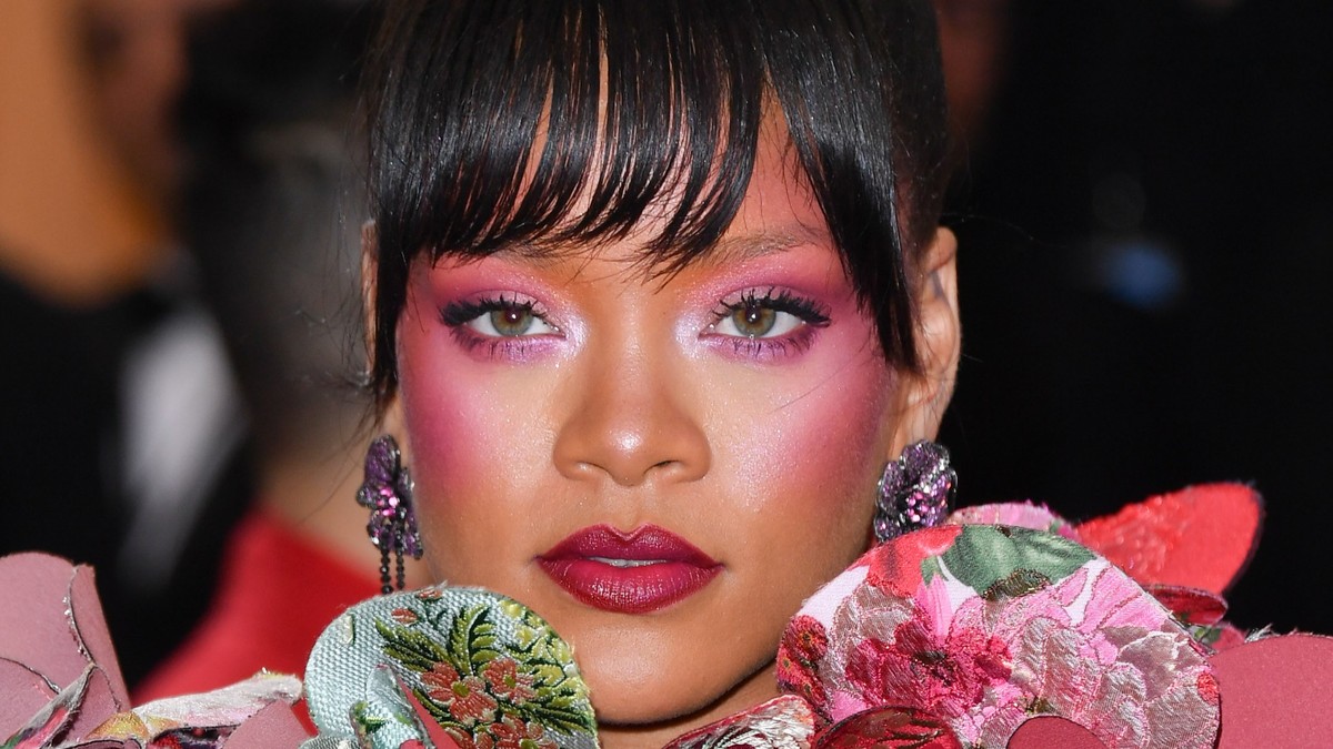 Rihanna perde US$ 400 milhões e vê patrimônio cair para US$ 1 bilhão em 2025