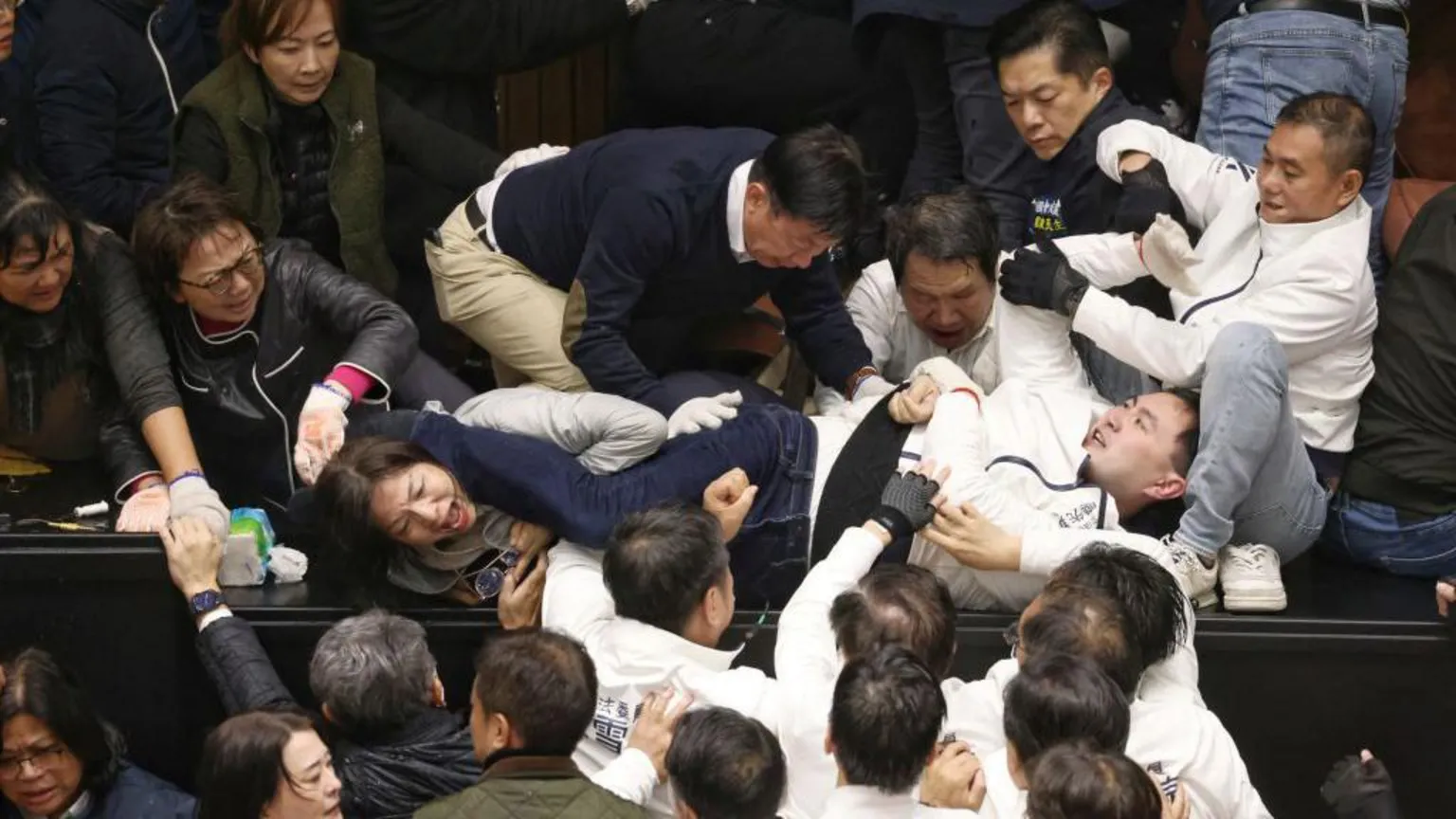 Votação em Taiwan divide opiniões sobre deputados alinhados à China