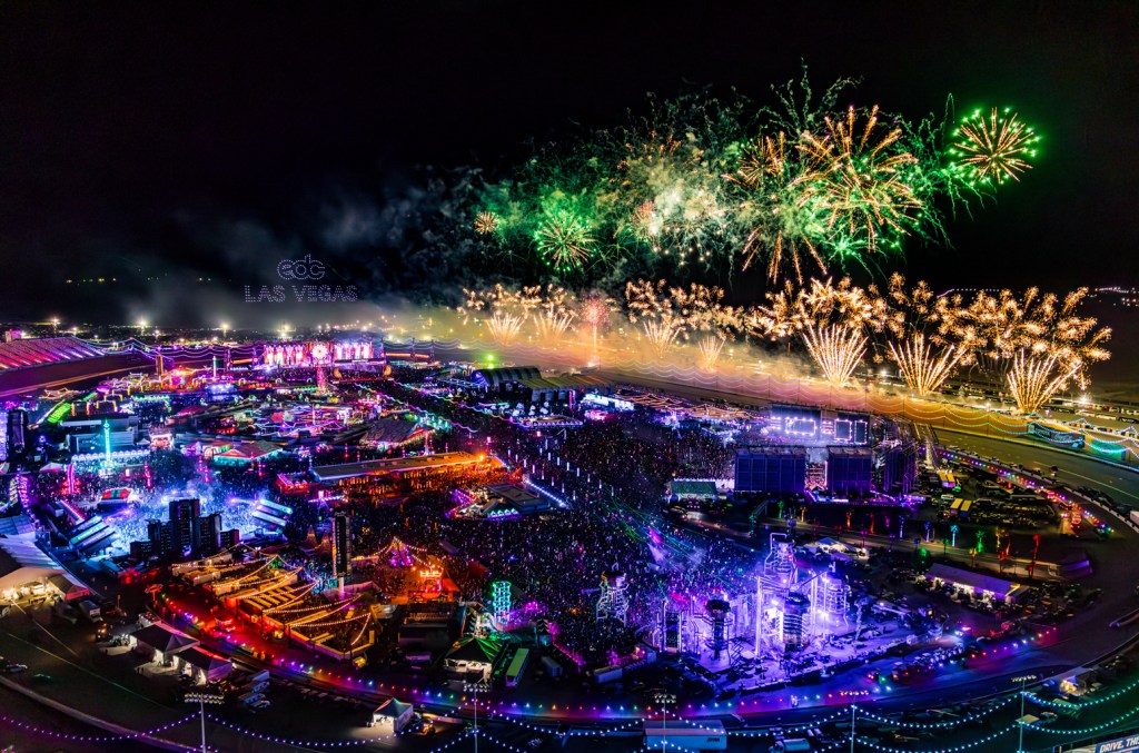 Aqui está como assistir ao livestream do EDC Las Vegas 2025, que começa em 16 de maio. (Foto: Reprodução)