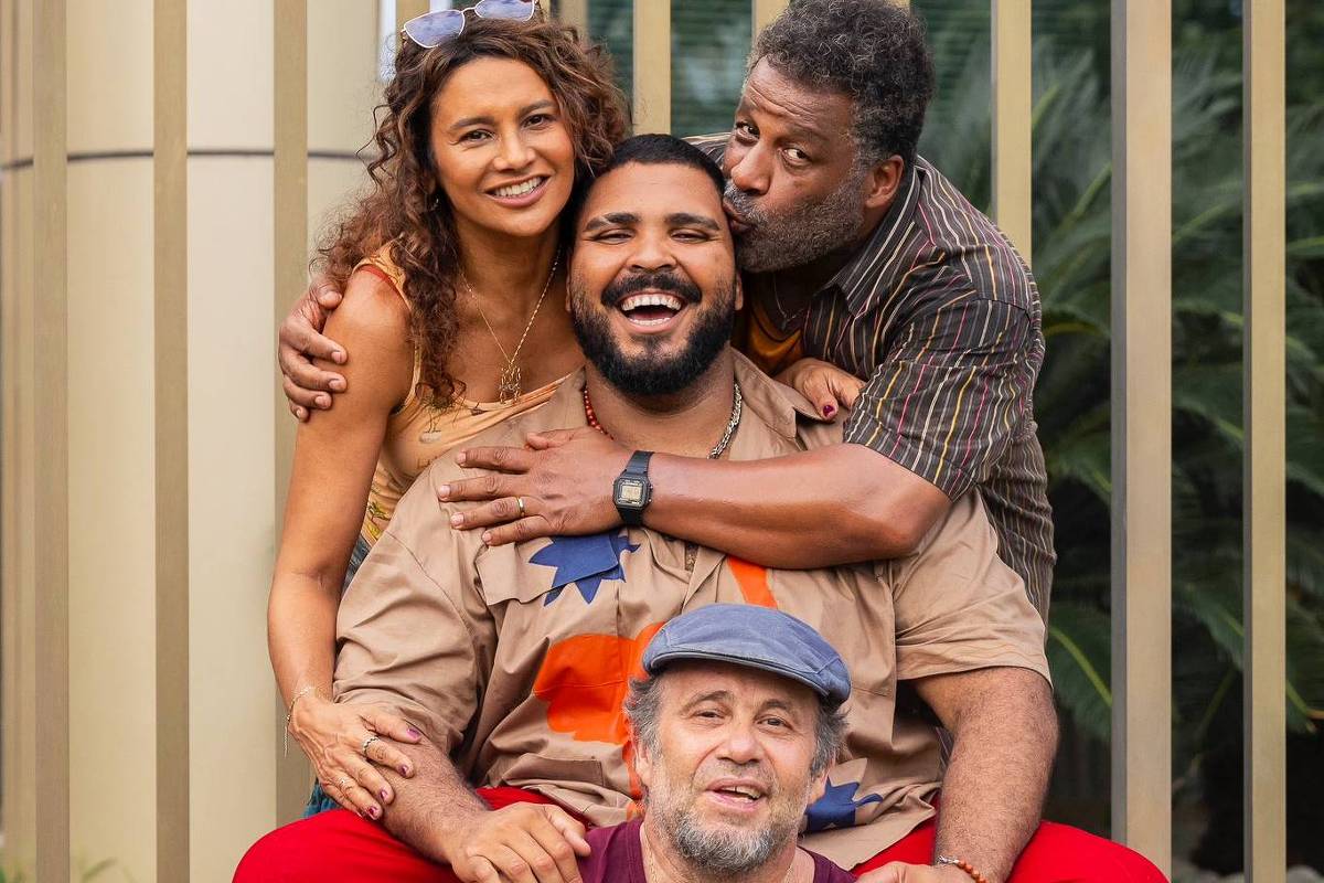 Os atores Otávio Muller, Paulo Vieira, Dira Paes e Ailton Graça em série. (Foto: Léo Rosario/Divulgação)