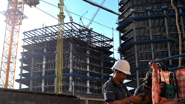 Construção civil enfrenta grave escassez de mão de obra no Brasil