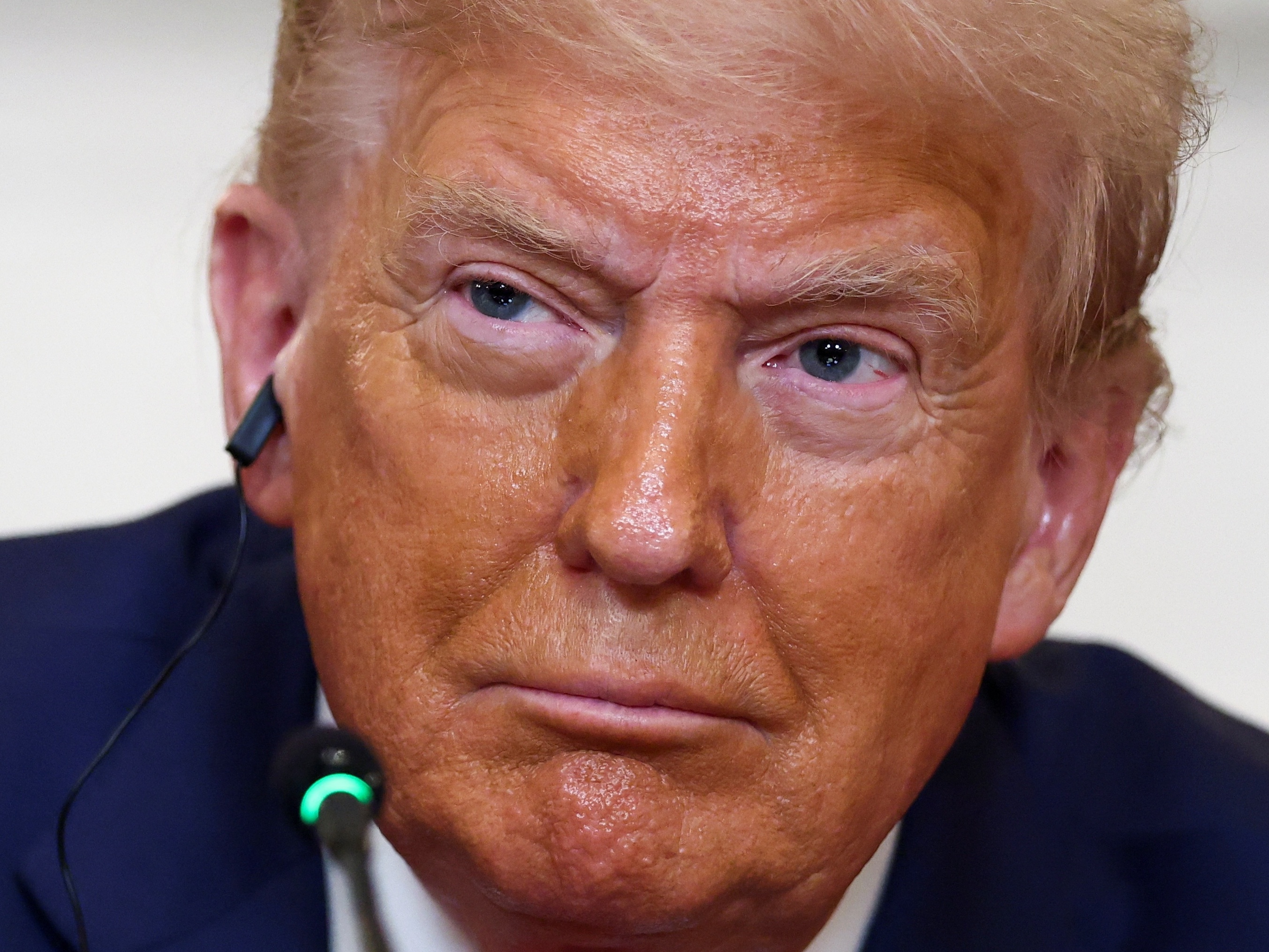 Trump admite possibilidade de diálogo com Lula, mas defende Bolsonaro primeiro