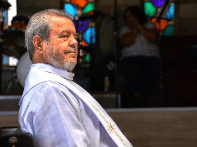 Padre Bernardino dos Santos é acusado de estupro de 50 crianças em investigação