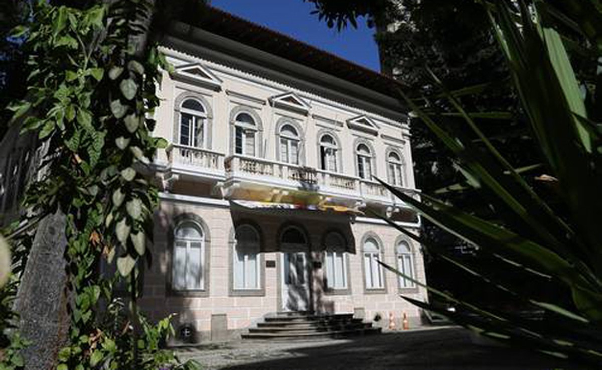 Obra no antigo Colégio Bennett, no Flamengo, ignora paralisação do Iphan