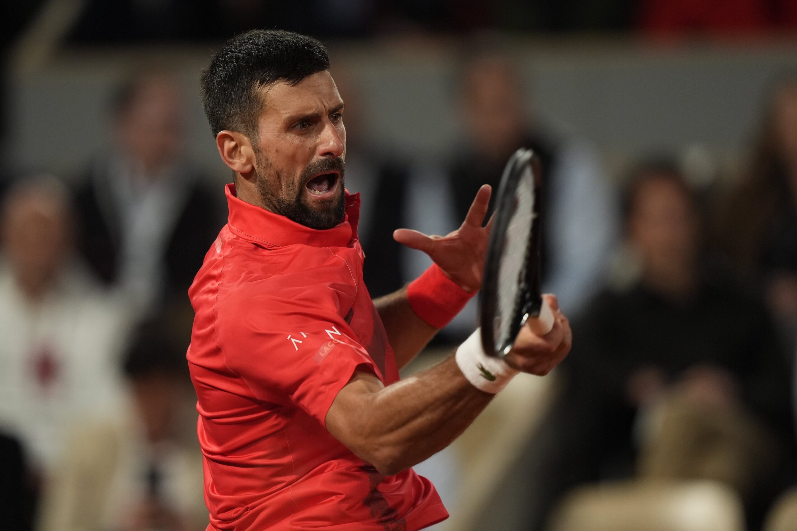 Djokovic supera Zverev e avança à semifinal de Roland Garros em busca do 25º Slam