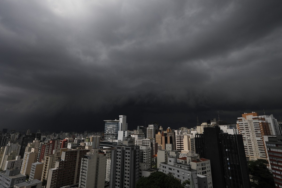 Temporal provoca chuvas em SC e PR e avança para o Nordeste nesta sexta-feira